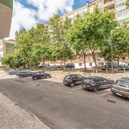 Guestready - Spacious Ground Floor * Lisboa